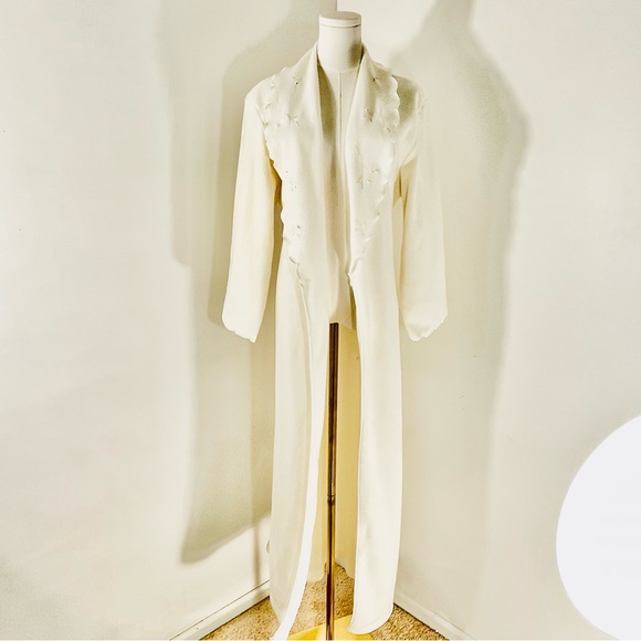 Natori Vintage White Full Length Fleece Style Robe w Scalloped Satin Edges OS - Picture 1 of 8